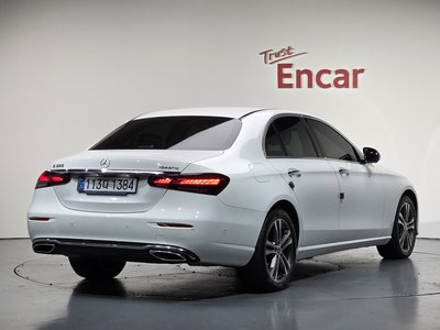 MERCEDES-BENZ E-CLASS - 2