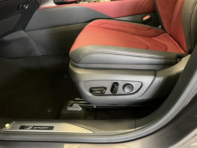 2023 Lexus RX thumbnail 16