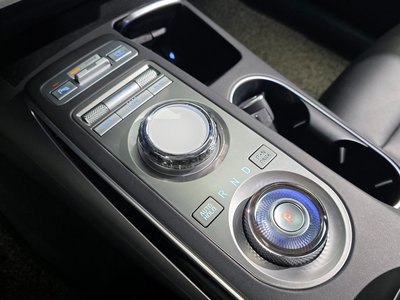 صورة 9 لـ 2021 Genesis GV70