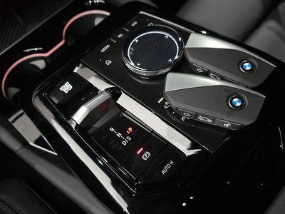 2025 BMW 5 SERIES — миниатюра 12