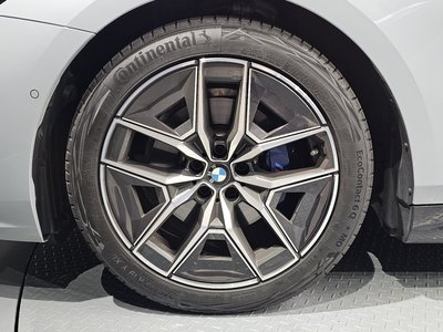 2025 BMW 5 SERIES 照片 6
