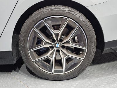 2025 BMW 5 SERIES 照片 8