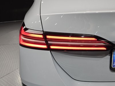 2025 BMW 5 SERIES 照片 10