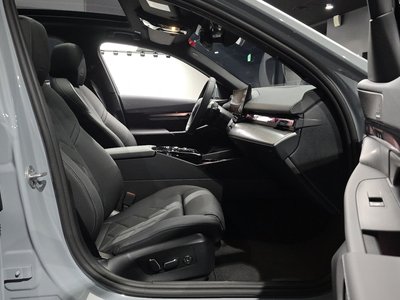 2025 BMW 5 SERIES — миниатюра 16