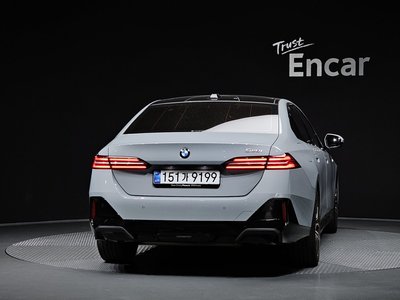 2025 BMW 5 SERIES 照片 3