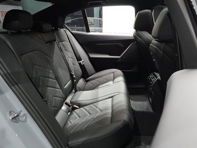 2025 BMW 5 SERIES — миниатюра 17
