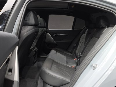 2025 BMW 5 SERIES — миниатюра 18