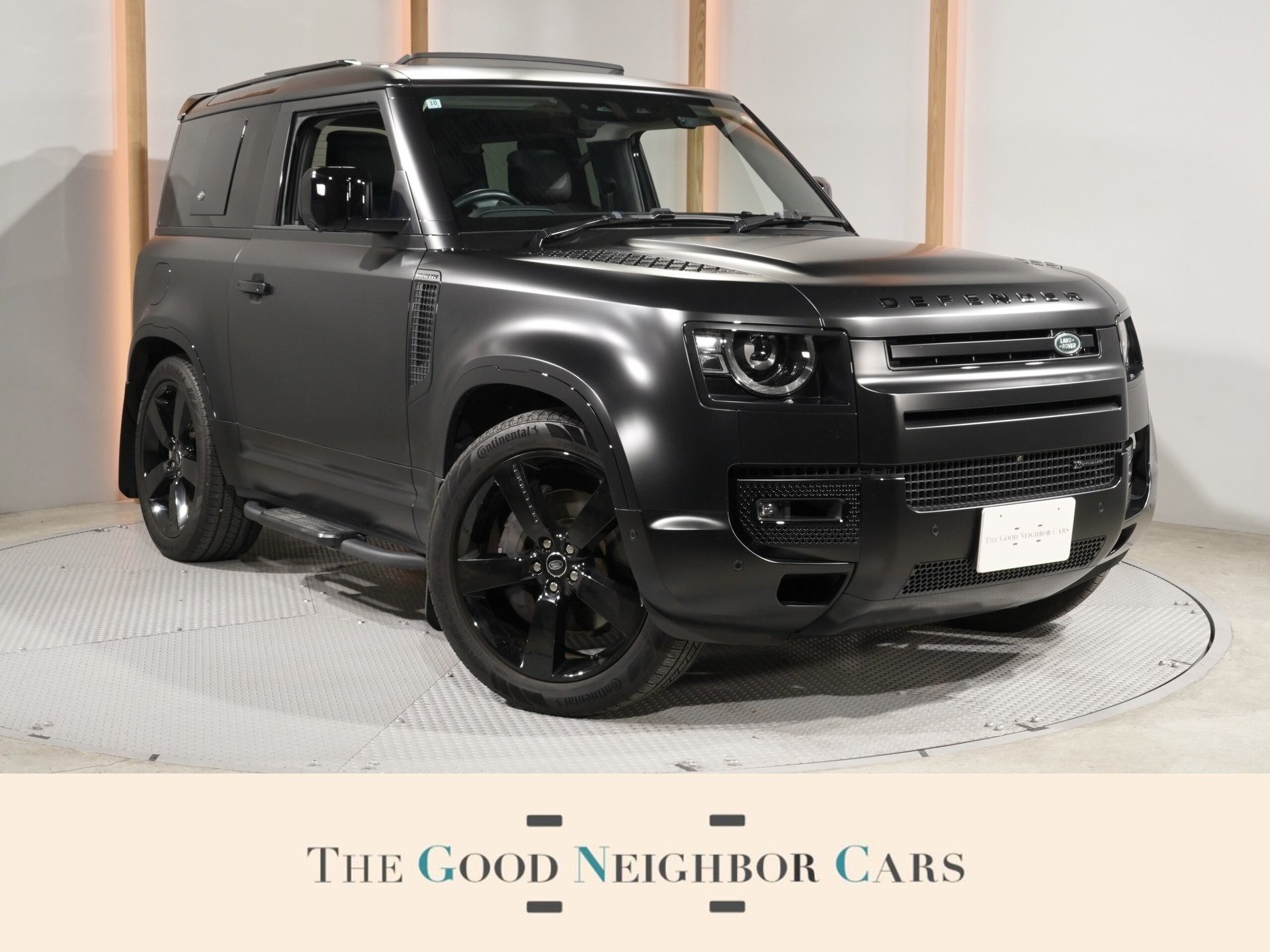 LAND ROVER DEFENDER - View 1