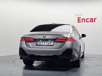2025 BMW 5 SERIES photo 4