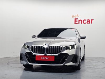 2025 BMW 5 SERIES photo 2