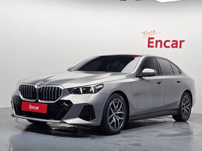 2025 BMW 5 SERIES photo 1