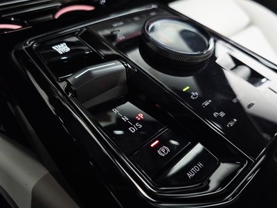 2025 BMW 5 SERIES thumbnail 12