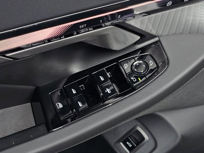 2025 BMW 5 SERIES thumbnail 29
