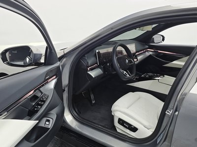 2025 BMW 5 SERIES thumbnail 13