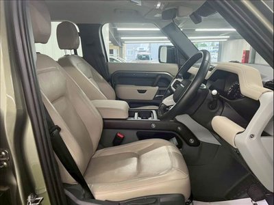 LAND ROVER DEFENDER - 7