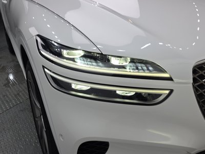 صورة 9 لـ 2023 Genesis GV70