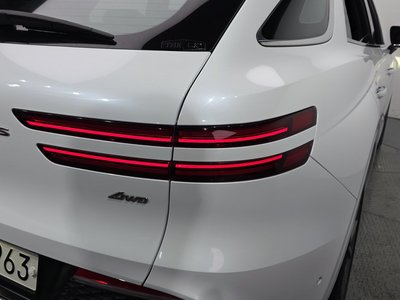 صورة 10 لـ 2023 Genesis GV70