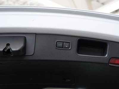 2020 Porsche MACAN thumbnail 46