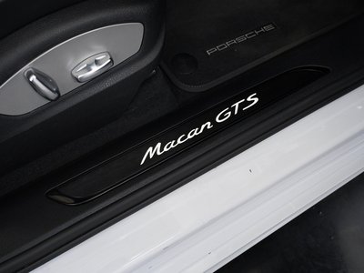 2020 Porsche MACAN thumbnail 15