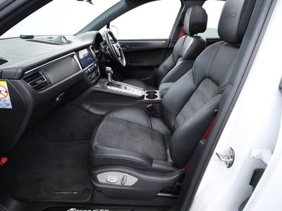 2020 Porsche MACAN thumbnail 20