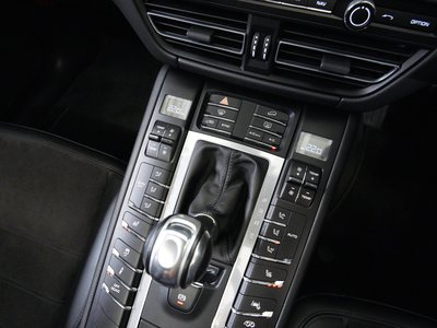 2020 Porsche MACAN thumbnail 33