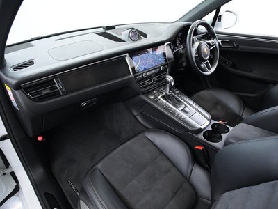 2020 Porsche MACAN thumbnail 16
