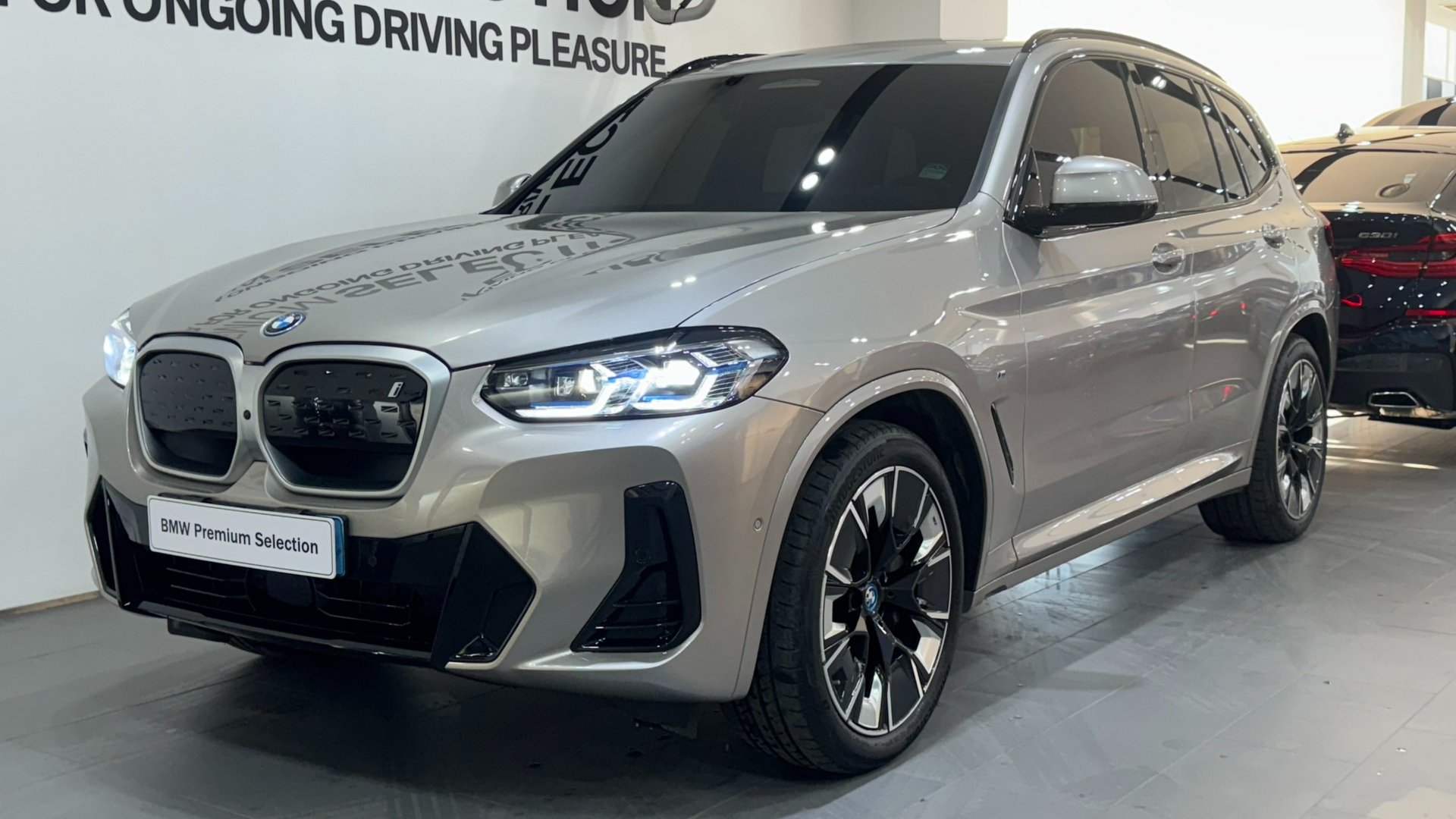 BMW IX3 - View 1