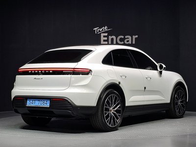 2025 Porsche MACAN — фото 3