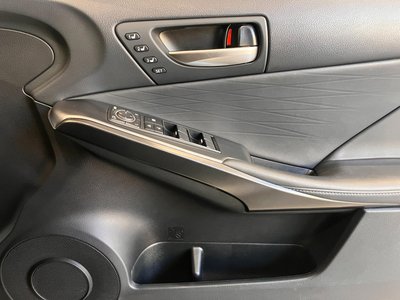 2022 Lexus IS — миниатюра 16
