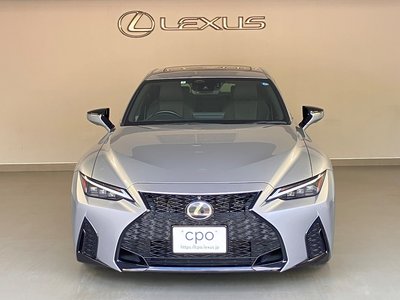 2022 Lexus IS photo 5