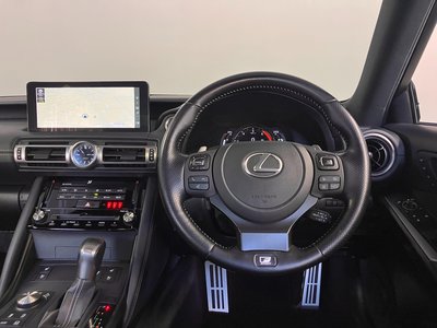 2022 Lexus IS — миниатюра 14