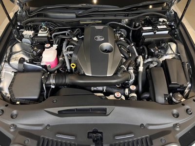 2022 Lexus IS photo 10