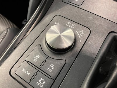 2022 Lexus IS — миниатюра 34