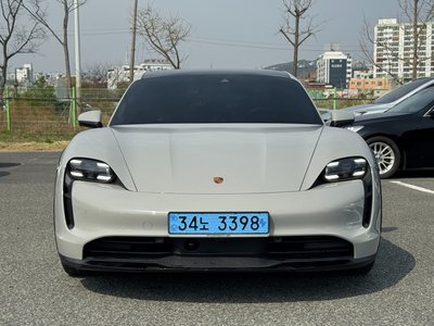 PORSCHE TAYCAN - 2