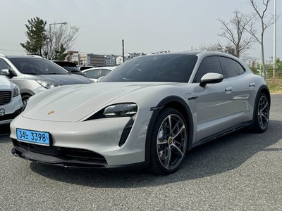 PORSCHE TAYCAN - 1
