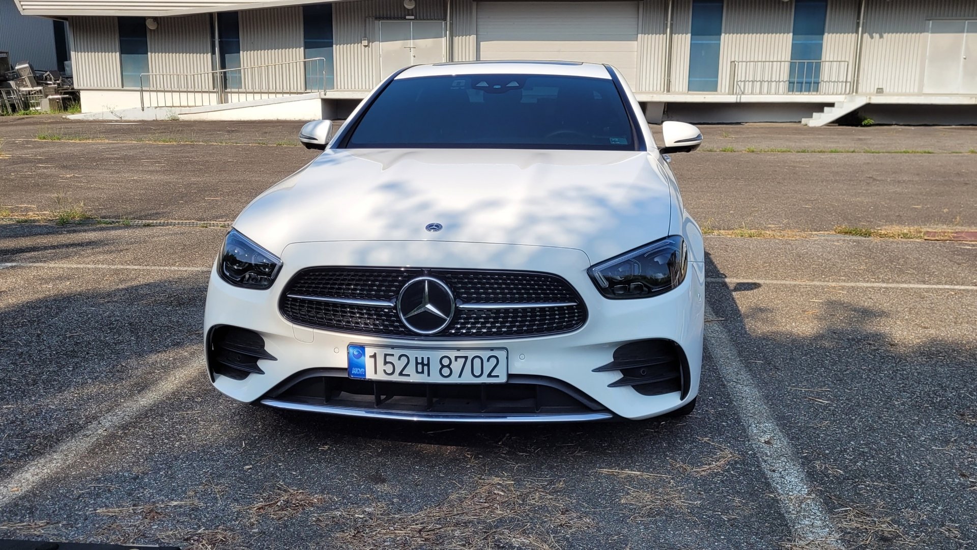 MERCEDES-BENZ E-CLASS - View 1