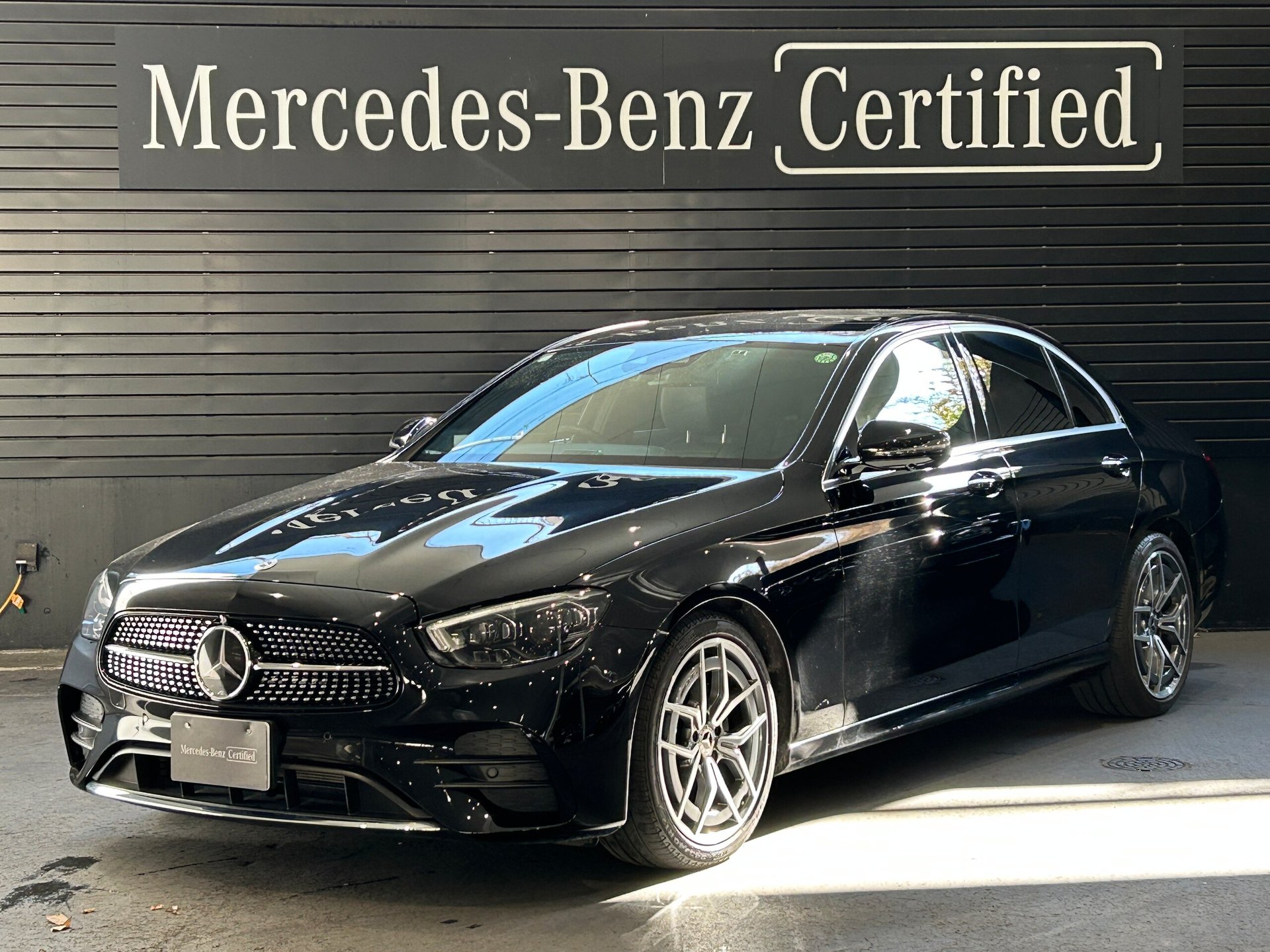 MERCEDES-BENZ E-CLASS - View 1