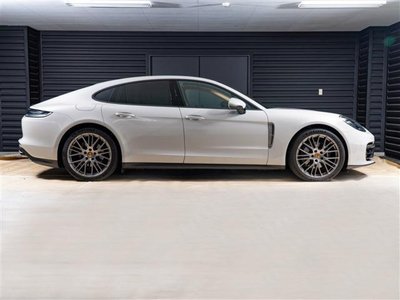 PORSCHE PANAMERA - 4