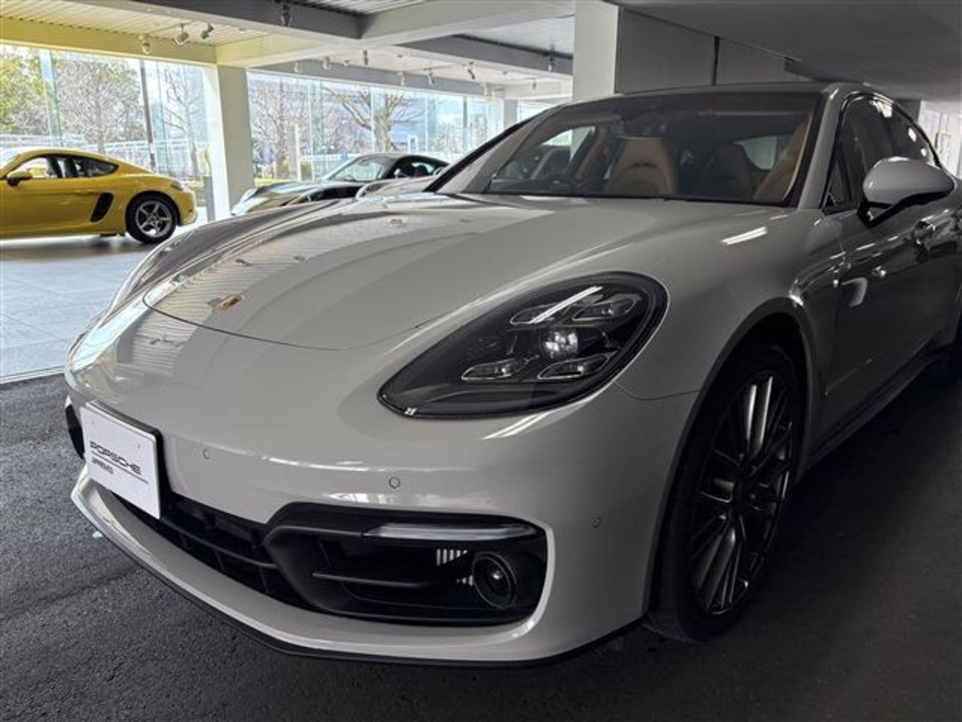 PORSCHE PANAMERA - View 1