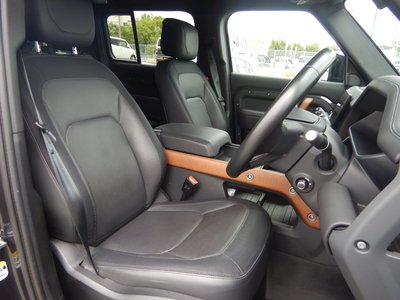 LAND ROVER DEFENDER - 10
