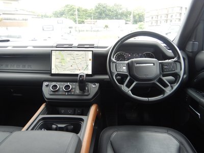 LAND ROVER DEFENDER - 9