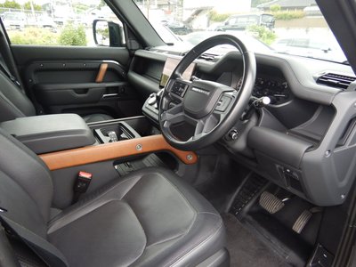 LAND ROVER DEFENDER - 8