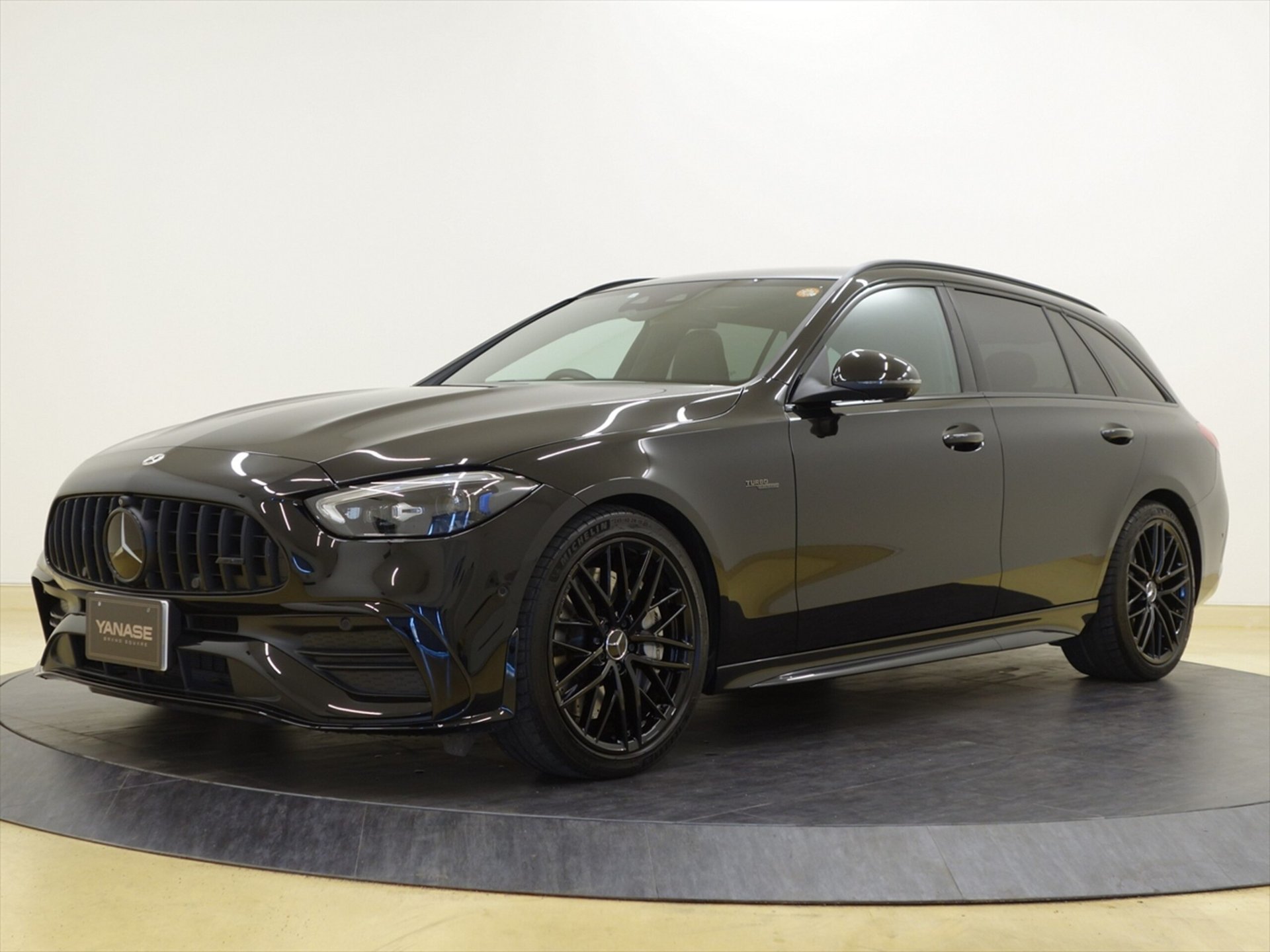 MERCEDES-BENZ C-CLASS AMG - View 1