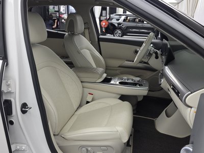 2022 Genesis GV60 — миниатюра 17