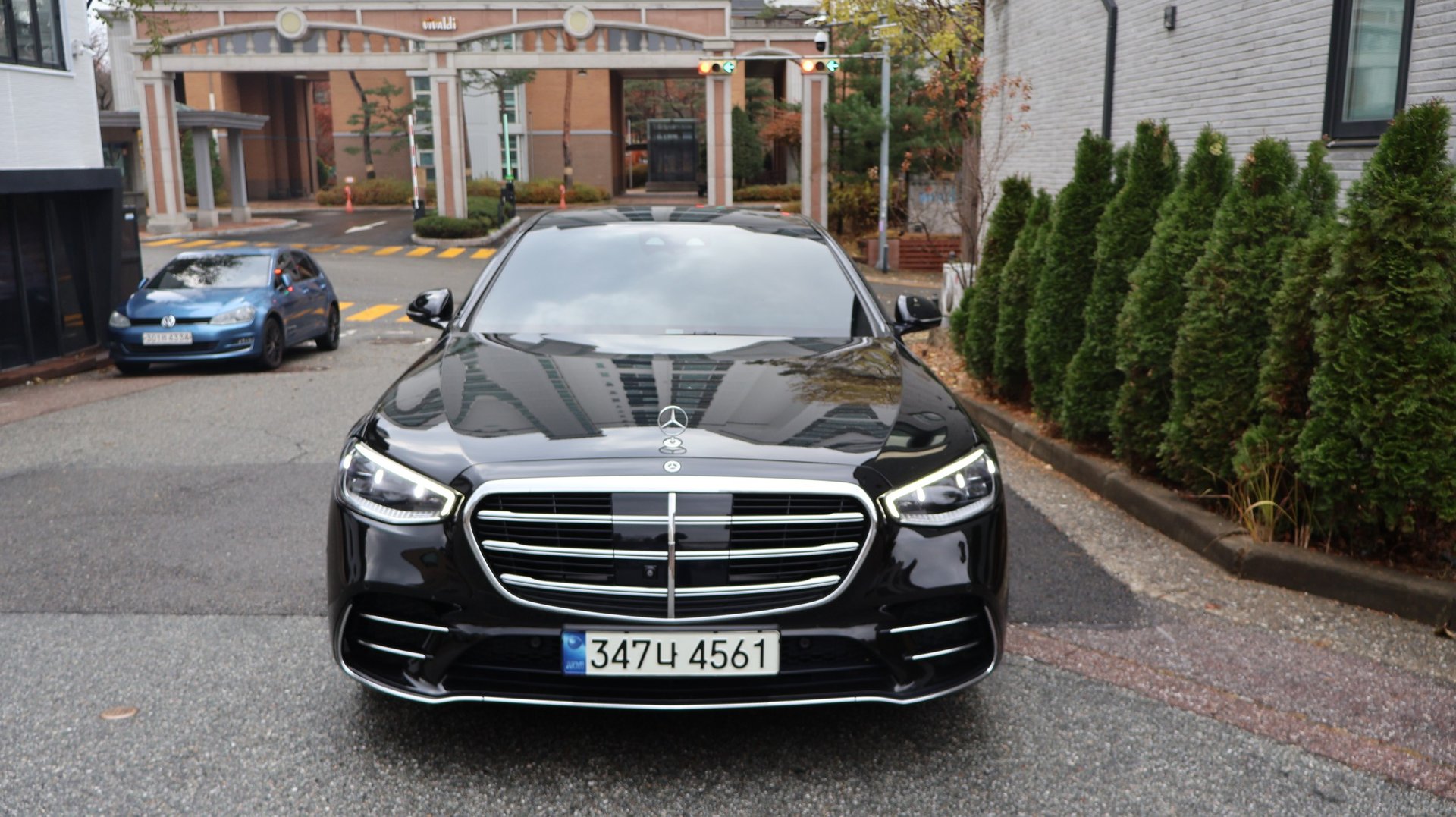 MERCEDES-BENZ S-CLASS - View 1