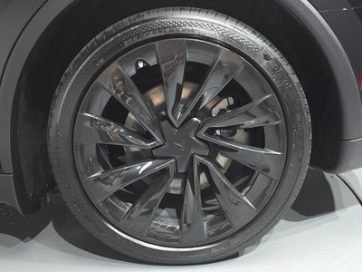 TESLA MODEL Y - 8