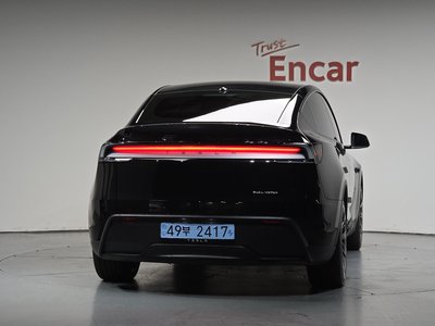 TESLA MODEL Y - 4