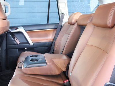 TOYOTA LAND CRUISER PRADO - 9