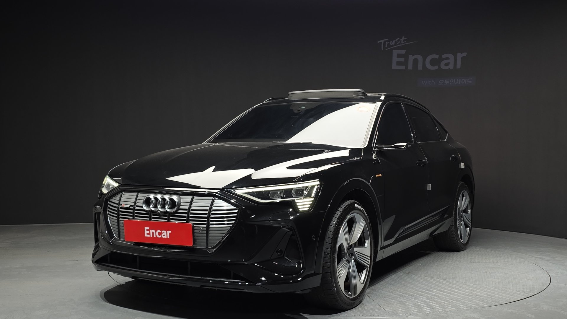 AUDI E-TRON - View 1