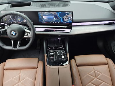 2025 BMW 5 SERIES — фото 5
